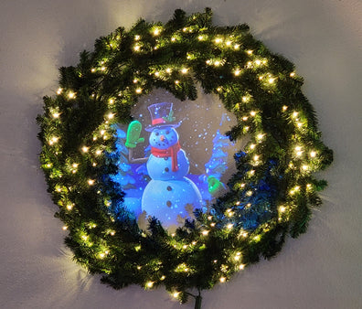 AtmosFAN Builds Simple, yet Dynamic, Wreath