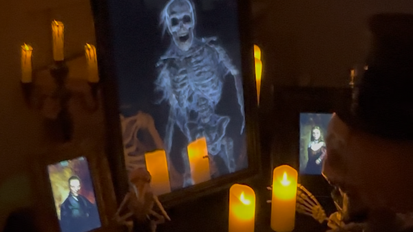 AtmosFAN’s Jump-Scare Mirror Terrifies (Then Delights) Visitors