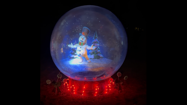 First-Time Decorators Build AtmosFAN-Worthy Snow Globe